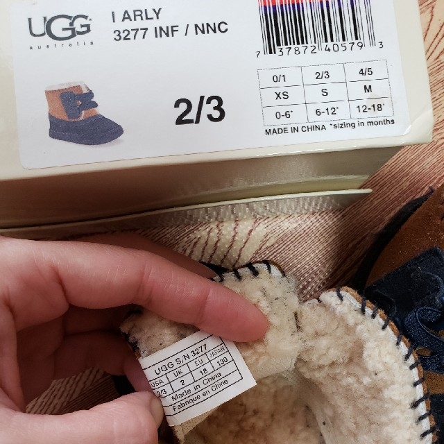 UGG(アグ)の値下げしました☆UGG　ベビーシューズ　 キッズ/ベビー/マタニティのベビー靴/シューズ(~14cm)(ブーツ)の商品写真