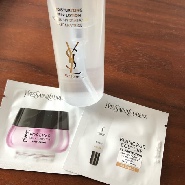 Yves Saint Laurent Beaute(イヴサンローランボーテ)のYves Saint Laurent 化粧水、サンプル付き コスメ/美容のスキンケア/基礎化粧品(化粧水/ローション)の商品写真