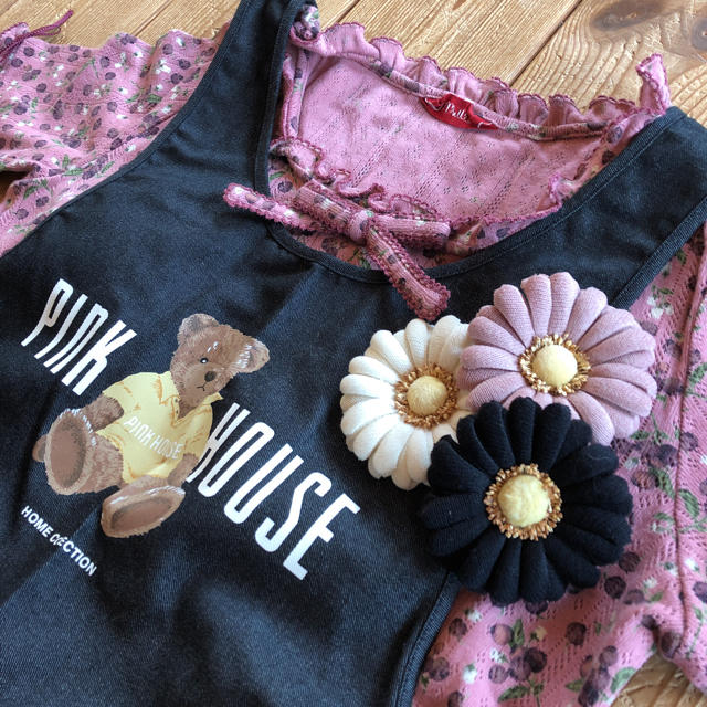 PINK HOUSE(ピンクハウス)のなお花様専用❣️くまデニムエプロン🧸💐 キッズ/ベビー/マタニティの授乳/お食事用品(お食事エプロン)の商品写真