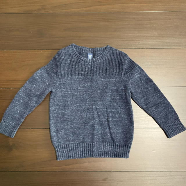 babyGAP(ベビーギャップ)のbaby gap 紺色セーター 100cm キッズ/ベビー/マタニティのキッズ服男の子用(90cm~)(ニット)の商品写真