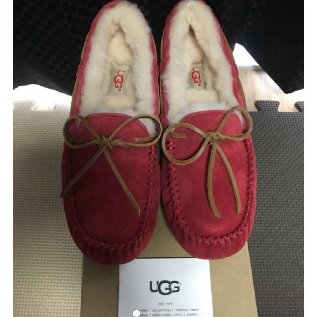 ミニョリン様【新品】UGG ダコタモカシン(ジェスターレッド24.5〜25cm
