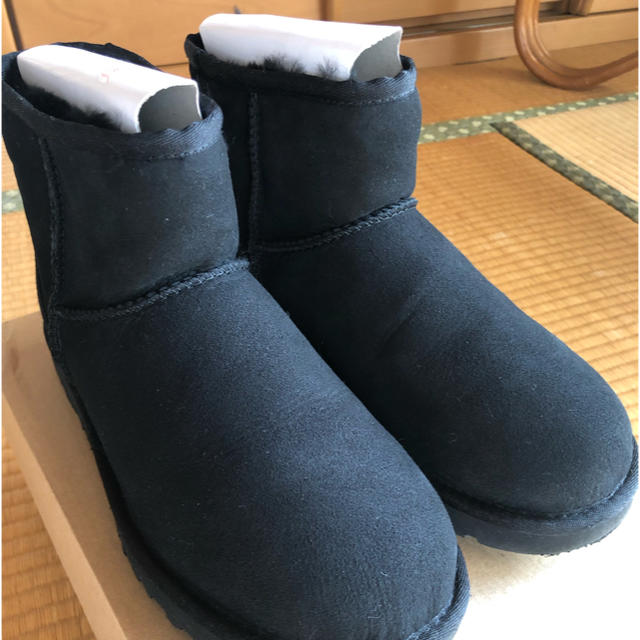 UGG 18年型ショートブーツ25 黒 未使用に近い‼️レディース