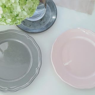 イケア(IKEA)の✩︎IKEA グレー ピンク 食器プレート 2セット✩︎(食器)