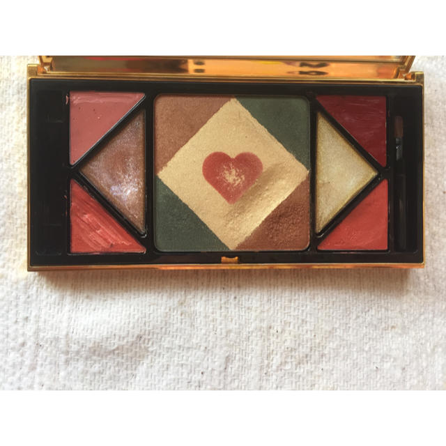 Yves Saint Laurent Beaute(イヴサンローランボーテ)のY.S.L. ハート型パレット コスメ/美容のベースメイク/化粧品(アイシャドウ)の商品写真