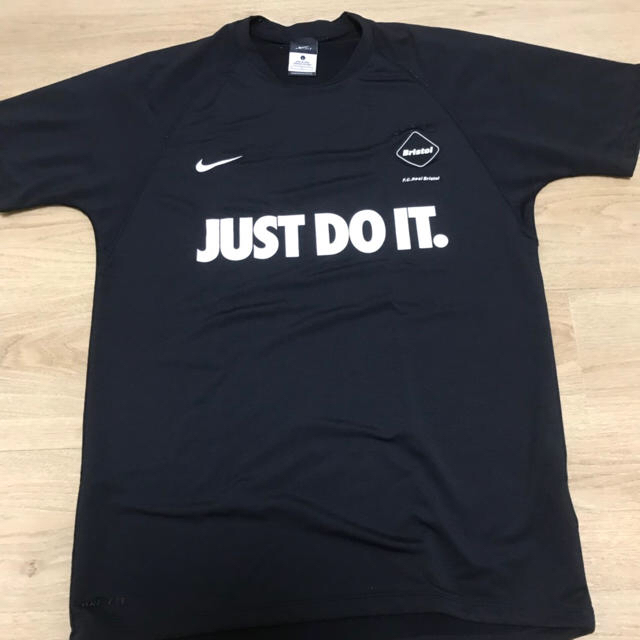 F.C.R.B.(エフシーアールビー)のNIKE FCRB  bristol 半袖 Lサイズ メンズのトップス(Tシャツ/カットソー(半袖/袖なし))の商品写真