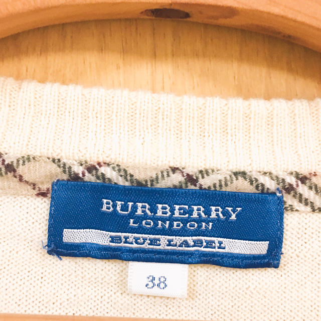 BURBERRY BLUE LABEL(バーバリーブルーレーベル)のBurberrybluelabel白ニットホースマーク レディースのトップス(ニット/セーター)の商品写真