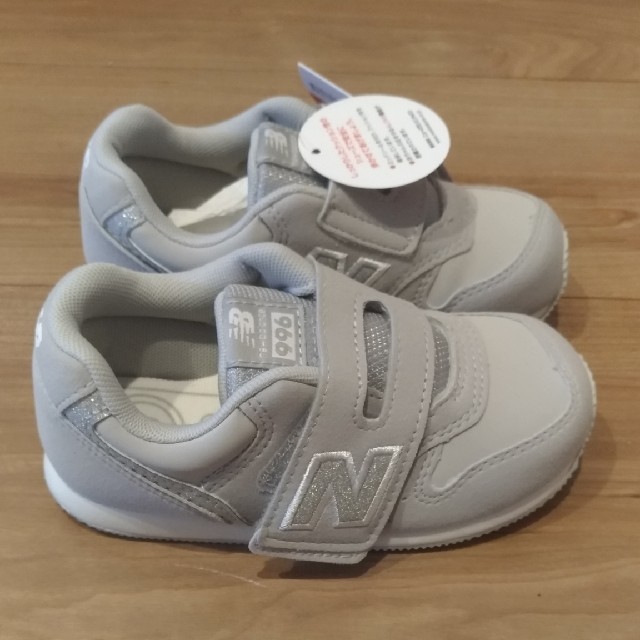 New Balance(ニューバランス)の箱なし　ニューバランス ベビー スニーカー
15.0cm グレー/シルバー
 キッズ/ベビー/マタニティのキッズ靴/シューズ(15cm~)(スニーカー)の商品写真