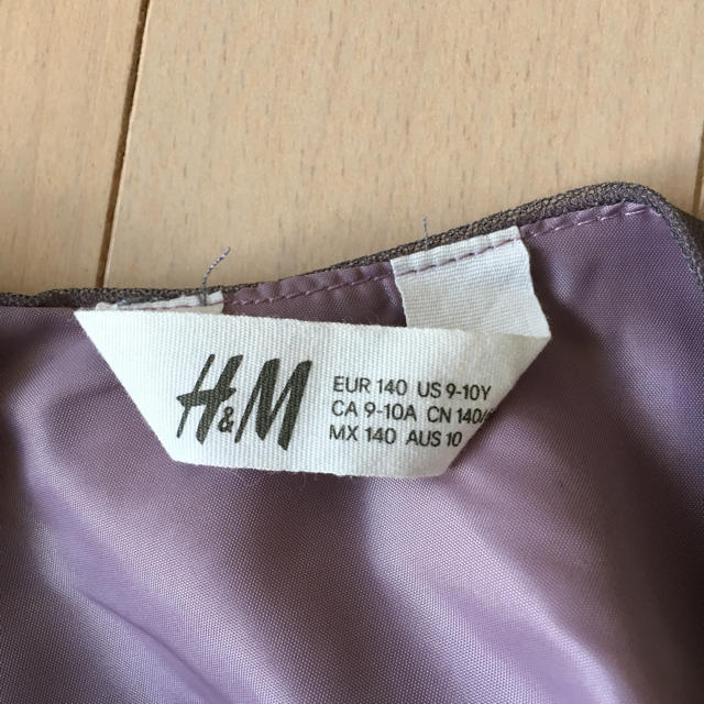 H&M(エイチアンドエム)の子ども 140センチ ワンピース キッズ/ベビー/マタニティのキッズ服女の子用(90cm~)(ドレス/フォーマル)の商品写真