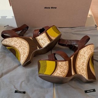 ミュウミュウ(miumiu)のmiu miu サンダル(サンダル)