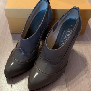 トッズ(TOD'S)のTOD’S グレージュ ブーティー(ブーティ)