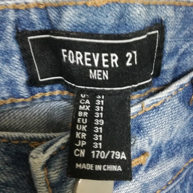 FOREVER 21(フォーエバートゥエンティーワン)のforever21ダメージデニム メンズのパンツ(デニム/ジーンズ)の商品写真