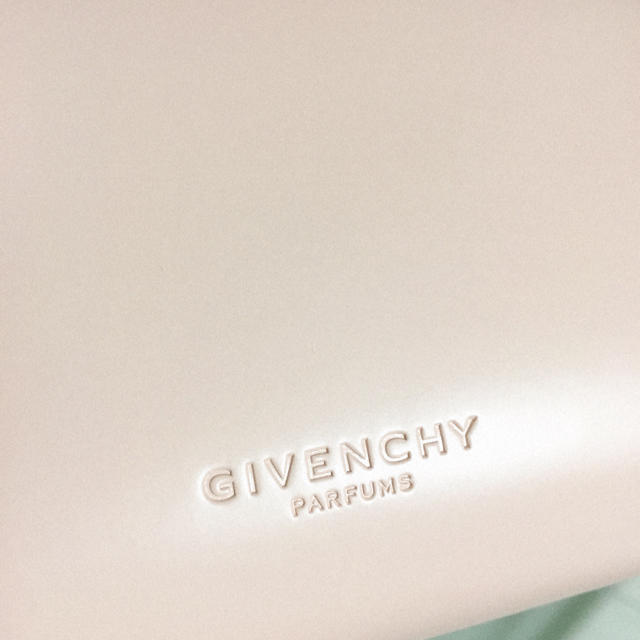 GIVENCHY(ジバンシィ)のGIVENCHY ポーチ レディースのファッション小物(ポーチ)の商品写真