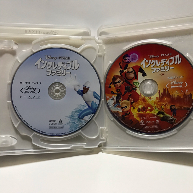 Disney(ディズニー)のカーズクロスロード と インクレディブルファミリー ブルーレイ ＋ 純正ケース エンタメ/ホビーのDVD/ブルーレイ(キッズ/ファミリー)の商品写真