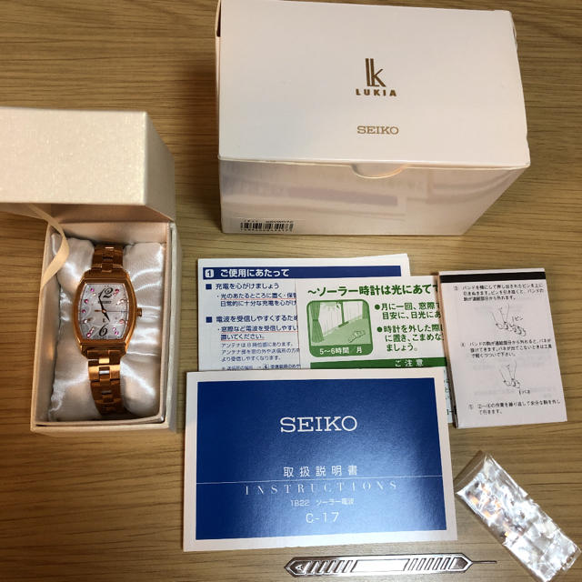 SEIKO(セイコー)の芹香様専用  SEIKO LUKIA 電波時計 クリスマス限定 ルキア レディースのファッション小物(腕時計)の商品写真