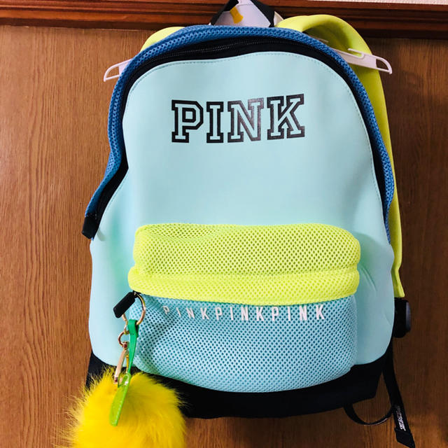 Victoria's Secret(ヴィクトリアズシークレット)のvictoria's secret pink backpack レディースのバッグ(リュック/バックパック)の商品写真