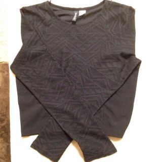 エイチアンドエム(H&M)のH&M ショートトップス(Tシャツ(長袖/七分))