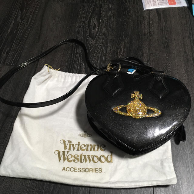 Vivienne Westwood(ヴィヴィアンウエストウッド)のVivienne Westwood ハートバック  なつきさん専用 レディースのバッグ(ショルダーバッグ)の商品写真