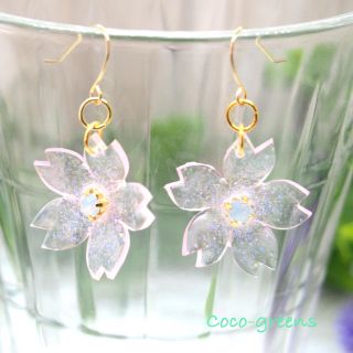 透明な桜のピアス(ピアス)