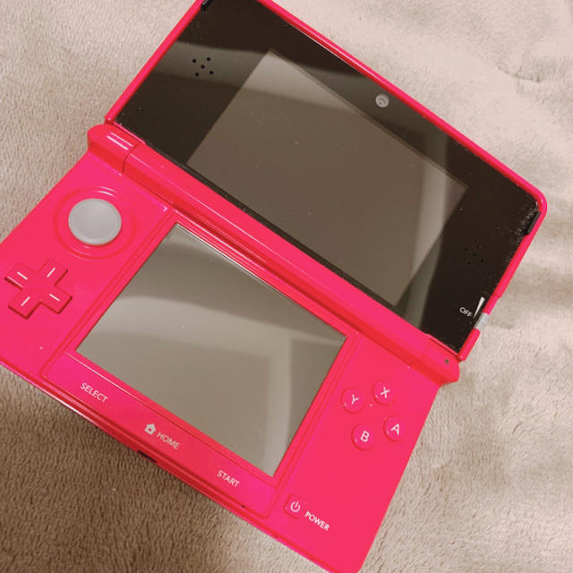 ニンテンドー3DS(ニンテンドー3DS)の3ds グロスピンク エンタメ/ホビーのゲームソフト/ゲーム機本体(携帯用ゲーム機本体)の商品写真