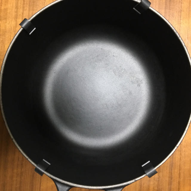 LE CREUSET(ルクルーゼ)のル・クルーゼ ココットロンド20cm マットブラック インテリア/住まい/日用品のキッチン/食器(鍋/フライパン)の商品写真