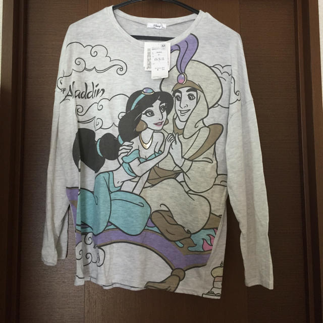 しまむら(シマムラ)のアラジン  Tシャツ レディースのトップス(Tシャツ(長袖/七分))の商品写真