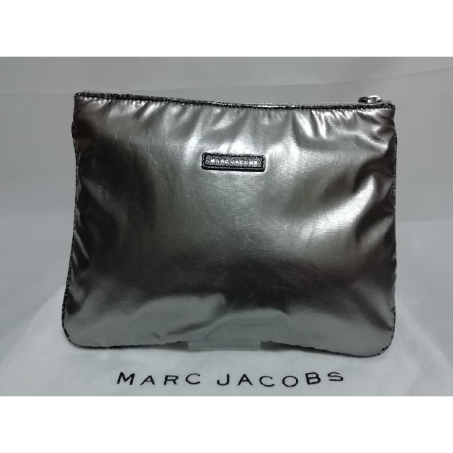 MARC JACOBS(マークジェイコブス)の☆美品☆MARC JACOBS　メタリックシルバークラッチバッグ レディースのバッグ(クラッチバッグ)の商品写真