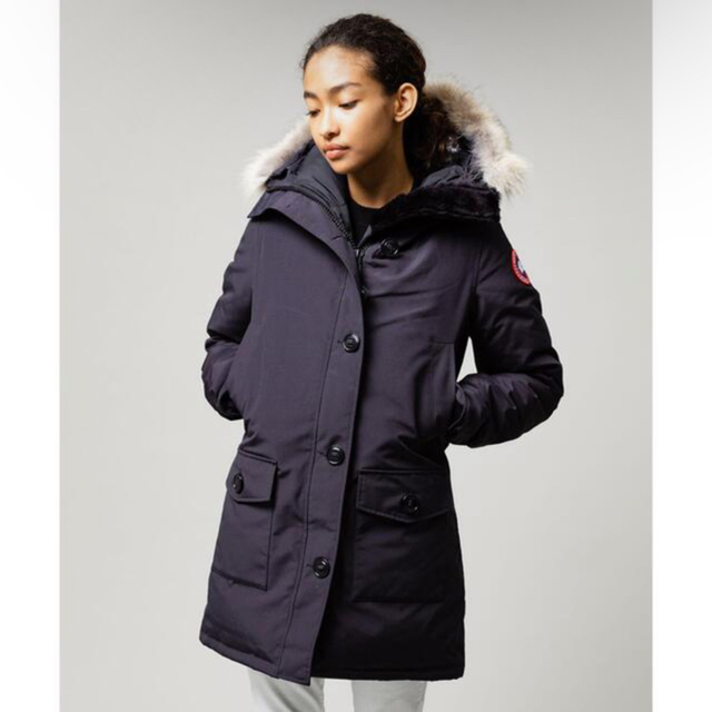 CANADA GOOSE(カナダグース)のCANADA GOOSE（カナダグース）XS のBRONTE 黒  レディースのジャケット/アウター(ダウンジャケット)の商品写真