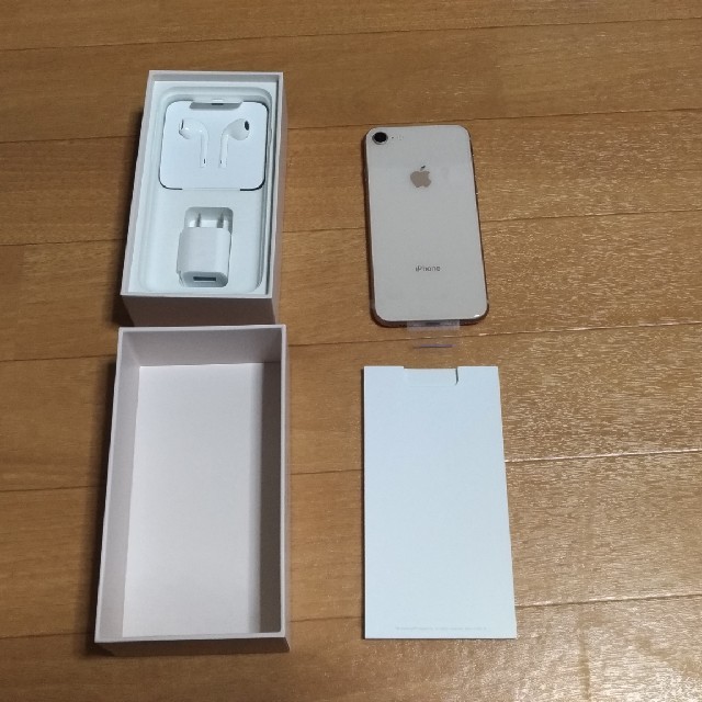 iPhone(アイフォーン)のivy様専用 iPhone8 64GB ゴールド 新品同様 SIMフリー   スマホ/家電/カメラのスマートフォン/携帯電話(スマートフォン本体)の商品写真