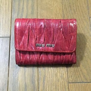 ミュウミュウ(miumiu)のミュウミュウ マトラッセ コンパクト 財布 正規品(財布)