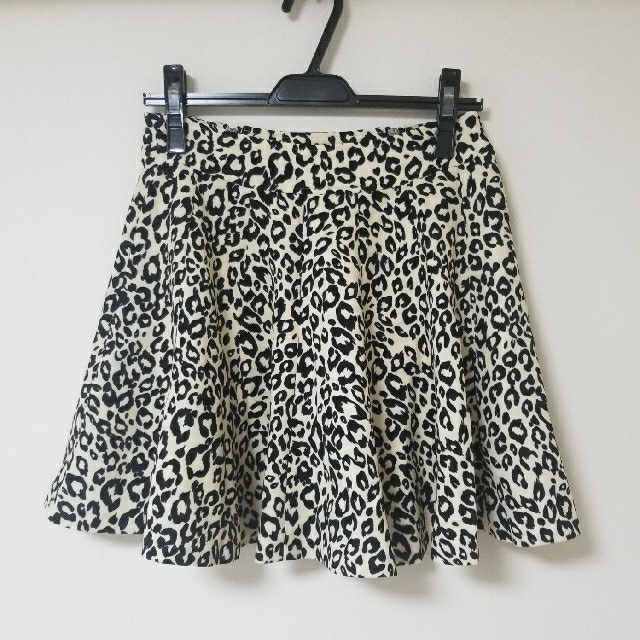 turno jeana(トゥールノジーナ)のヒョウ柄スカート レディースのスカート(ミニスカート)の商品写真