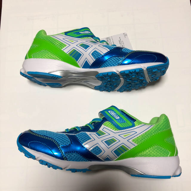 asics(アシックス)のお値下げしました‼︎新品★asics ランニングシューズ スポーツ/アウトドアのランニング(シューズ)の商品写真