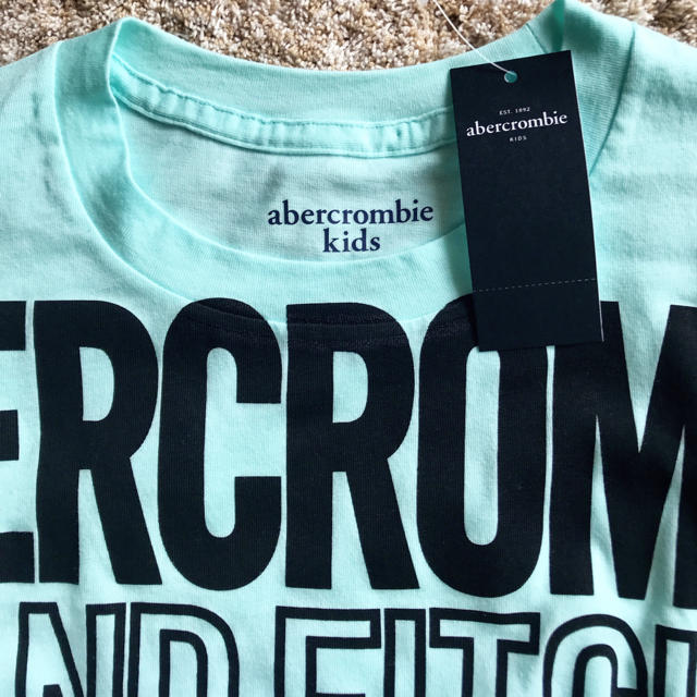 Abercrombie&Fitch(アバクロンビーアンドフィッチ)のAbercrombie&Fitch Tシャツ キッズ 5/6 新品 アメリカ買付 キッズ/ベビー/マタニティのキッズ服男の子用(90cm~)(Tシャツ/カットソー)の商品写真