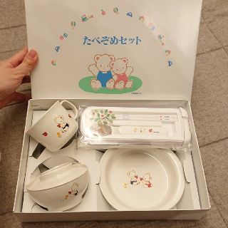 ファミリア(familiar)のfamiliar たべぞめセット 新品未使用(離乳食器セット)