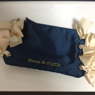 メゾンドフルール(Maison de FLEUR)のリボン付きポーチ(ポーチ)