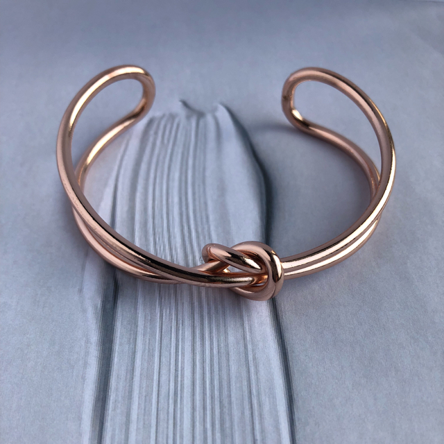 Ameri VINTAGE(アメリヴィンテージ)のknot design bangle レディースのアクセサリー(ブレスレット/バングル)の商品写真