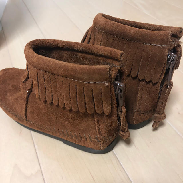 Minnetonka(ミネトンカ)の箱あり【正規品】新品未使用 MINNETONKA 16cm キッズブーツ キッズ/ベビー/マタニティのベビー靴/シューズ(~14cm)(ブーツ)の商品写真