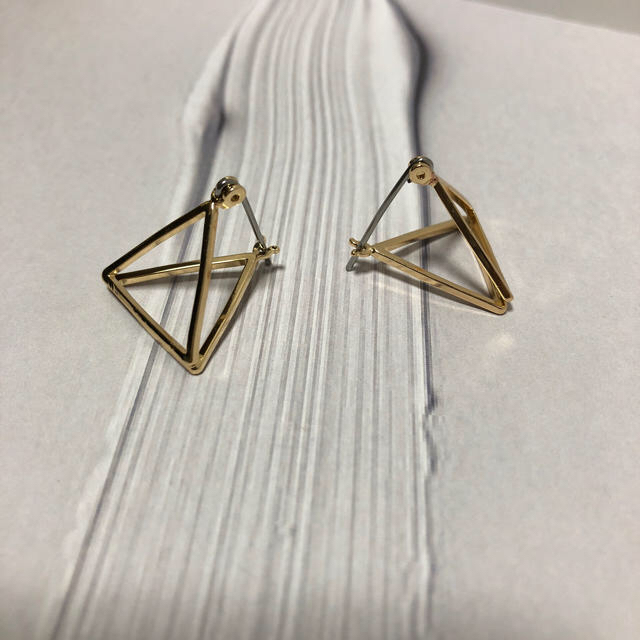 STUDIOUS(ステュディオス)の3D triangle earring レディースのアクセサリー(ピアス)の商品写真