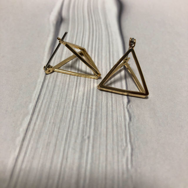 STUDIOUS(ステュディオス)の3D triangle earring レディースのアクセサリー(ピアス)の商品写真