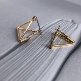 ステュディオス(STUDIOUS)の3D triangle earring(ピアス)