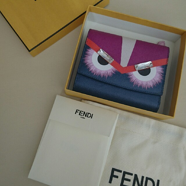 新品！フェンディFendiウォレット財布ピーカブー