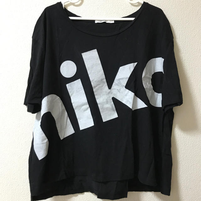 niko and...(ニコアンド)の黒 niko 半袖Tシャツ レディースのトップス(Tシャツ(半袖/袖なし))の商品写真