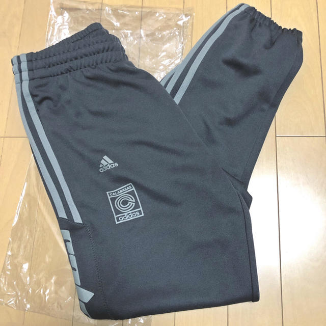 adidas(アディダス)のcalabasas トラックパンツ yeezy メンズのパンツ(その他)の商品写真