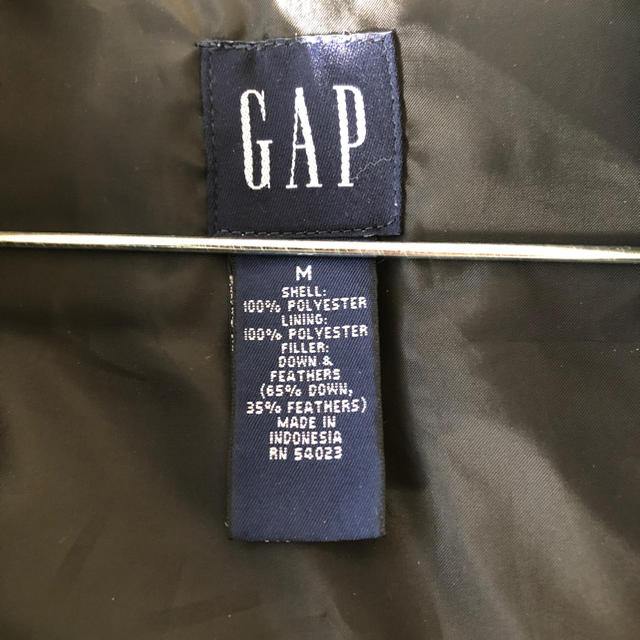 GAP(ギャップ)のGap ギャップ中古ブラックダウンベスト レディースのジャケット/アウター(ダウンベスト)の商品写真