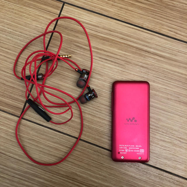 WALKMAN(ウォークマン)のウォークマン スマホ/家電/カメラのオーディオ機器(ポータブルプレーヤー)の商品写真