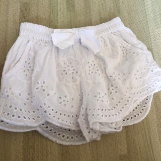 ザラキッズ(ZARA KIDS)のZARA kids ショートパンツ ホワイト 花柄 92センチ(パンツ/スパッツ)