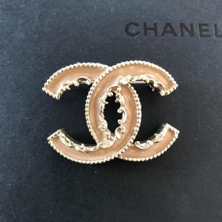 シャネル(CHANEL)のvan様専用☆シャネル☆ブローチ 美品 ベージュ(ブローチ/コサージュ)