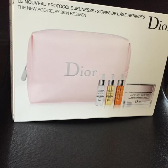 Dior(ディオール)の新品未使用❤︎ディオール カプチュールユースコフレ ポーチ ノベルティー 非売品 レディースのファッション小物(ポーチ)の商品写真