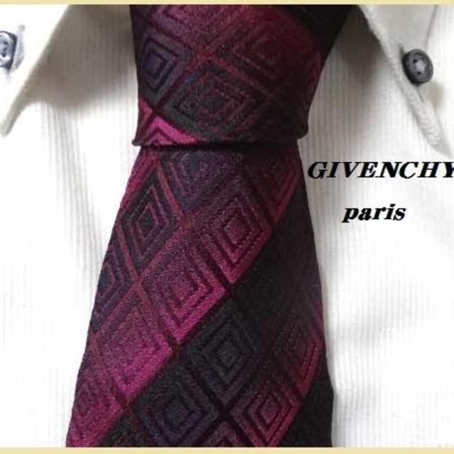 GIVENCHY(ジバンシィ)の美品★ジバンシィ★総柄光沢高級ネクタイ★エレガント★クリーニング済 メンズのファッション小物(ネクタイ)の商品写真