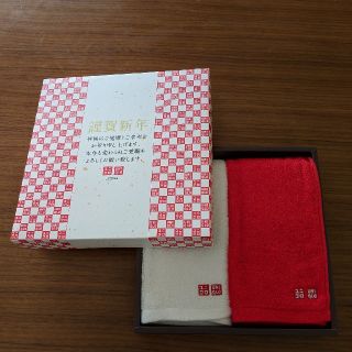 ユニクロ(UNIQLO)の【新品未使用】UNIQLO紅白タオル(タオル/バス用品)