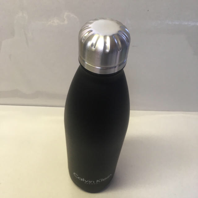 Calvin Klein(カルバンクライン)の【新品】ClvinKleinサーモボトル 500ml キッズ/ベビー/マタニティの授乳/お食事用品(水筒)の商品写真